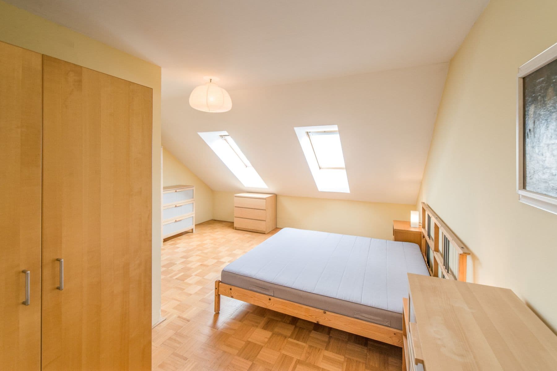 Prenájom bytu 2-izbový 110 m², Bratislava - mestská časť Staré Mesto, Bratislavský kraj Prenájom bytu 2-izbový 110 m², Bratislava - mestská časť Staré Mesto, Bratislavský kraj