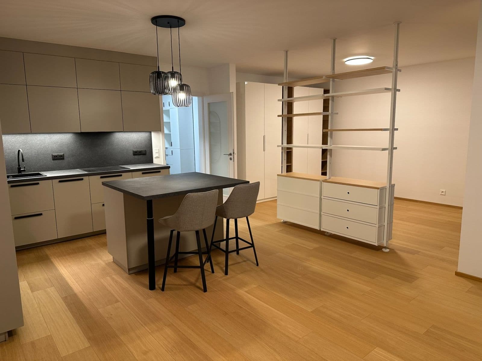 Prenájom bytu 2-izbový 53 m², Za Pískovnou, Praha, Praha Prenájom bytu 2-izbový 53 m², Za Pískovnou, Praha, Praha