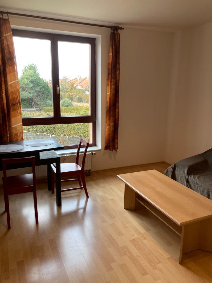 Prenájom bytu 1-izbový 31 m², Zimní, Hostivice, Středočeský kraj Prenájom bytu 1-izbový 31 m², Zimní, Hostivice, Středočeský kraj