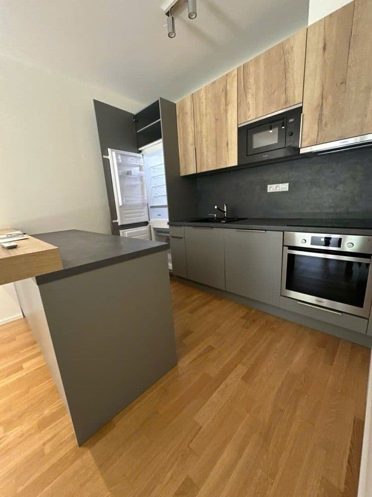 Prenájom bytu 3-izbový 77 m², U Viktorie, Praha, Praha Prenájom bytu 3-izbový 77 m², U Viktorie, Praha, Praha