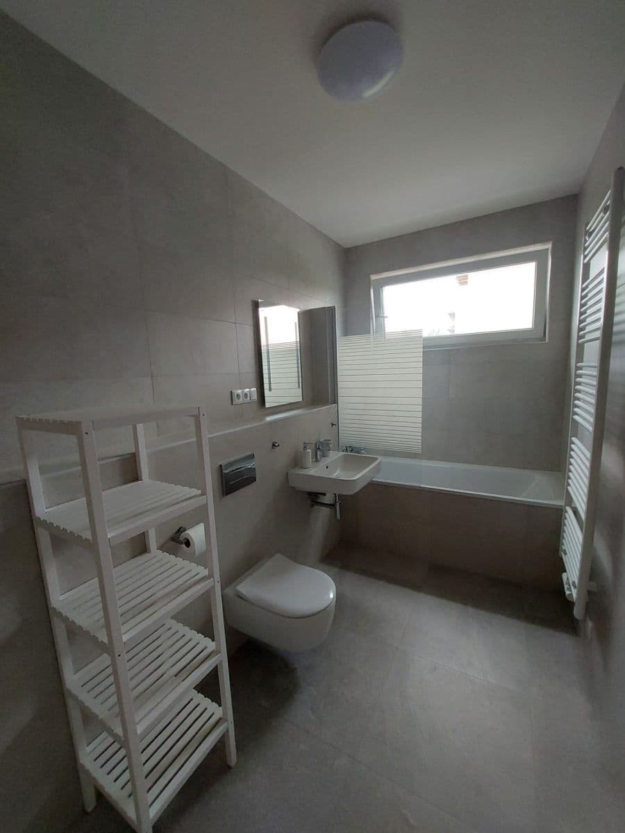 Prenájom bytu 2-izbový 55 m², Divíškové, Praha, Praha Prenájom bytu 2-izbový 55 m², Divíškové, Praha, Praha