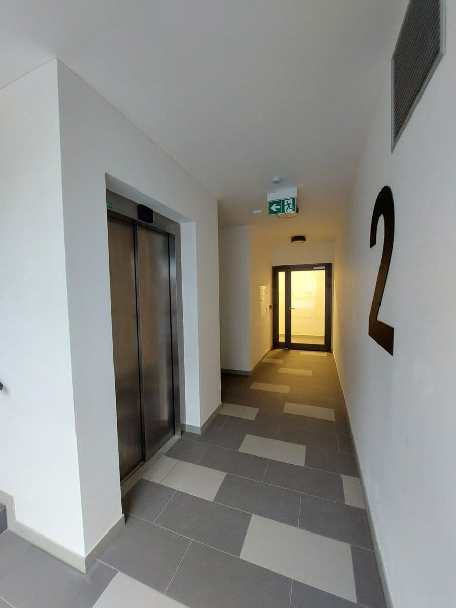 Prenájom bytu 2-izbový 55 m², Divíškové, Praha, Praha Prenájom bytu 2-izbový 55 m², Divíškové, Praha, Praha