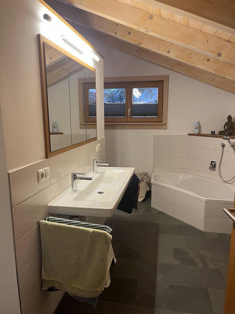 Predaj domu 190 m², pozemok 1.064 m², Traunreut, Bavorsko Predaj domu 190 m², pozemok 1.064 m², Traunreut, Bavorsko