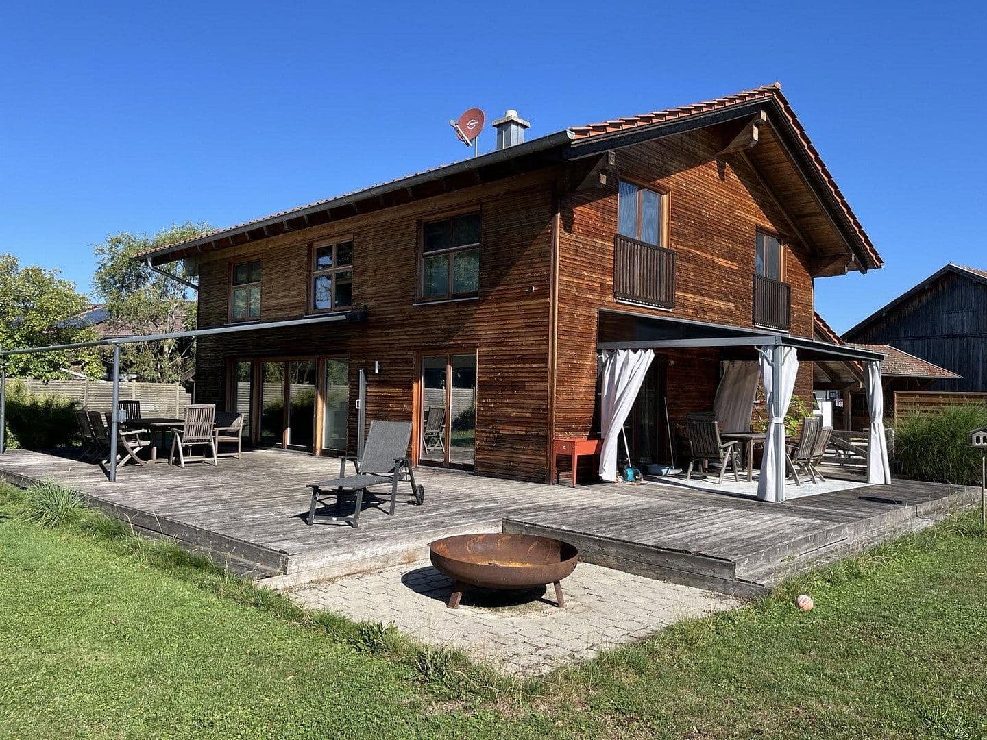 Predaj domu 190 m², pozemok 1.064 m², Traunreut, Bavorsko Predaj domu 190 m², pozemok 1.064 m², Traunreut, Bavorsko