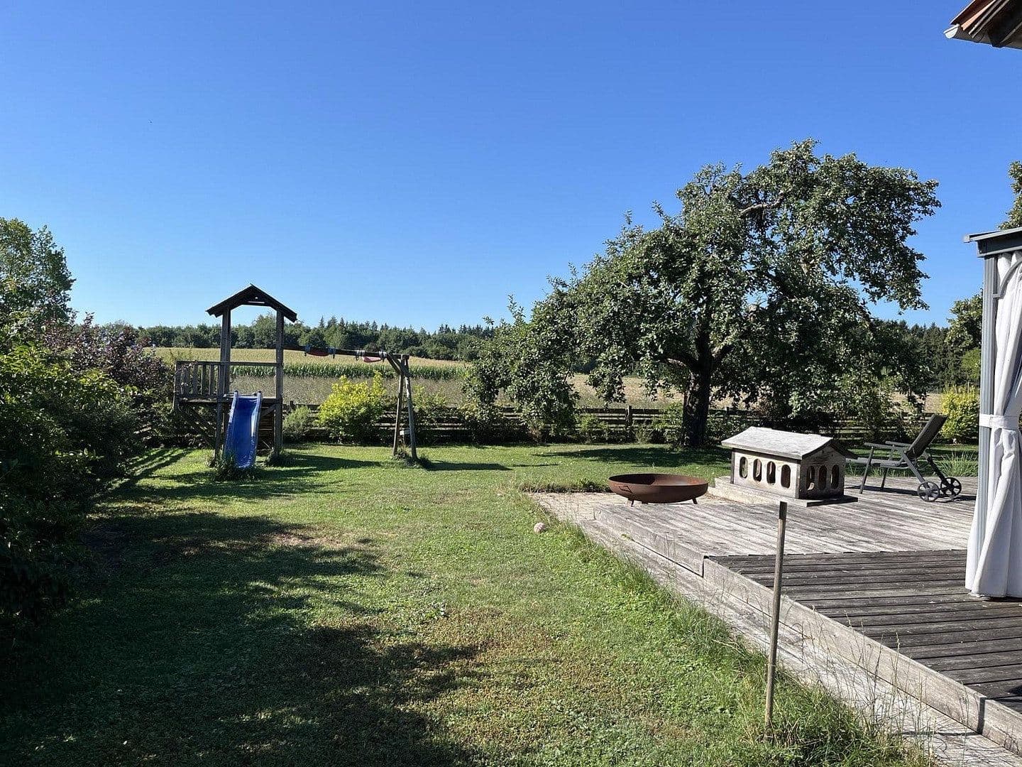 Predaj domu 190 m², pozemok 1.064 m², Traunreut, Bavorsko Predaj domu 190 m², pozemok 1.064 m², Traunreut, Bavorsko