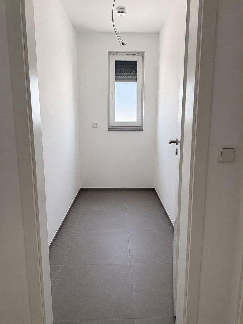 Prenájom bytu 3-izbový 94 m², Friedrichstraße 8a, Langenselbold, Hesensko Prenájom bytu 3-izbový 94 m², Friedrichstraße 8a, Langenselbold, Hesensko