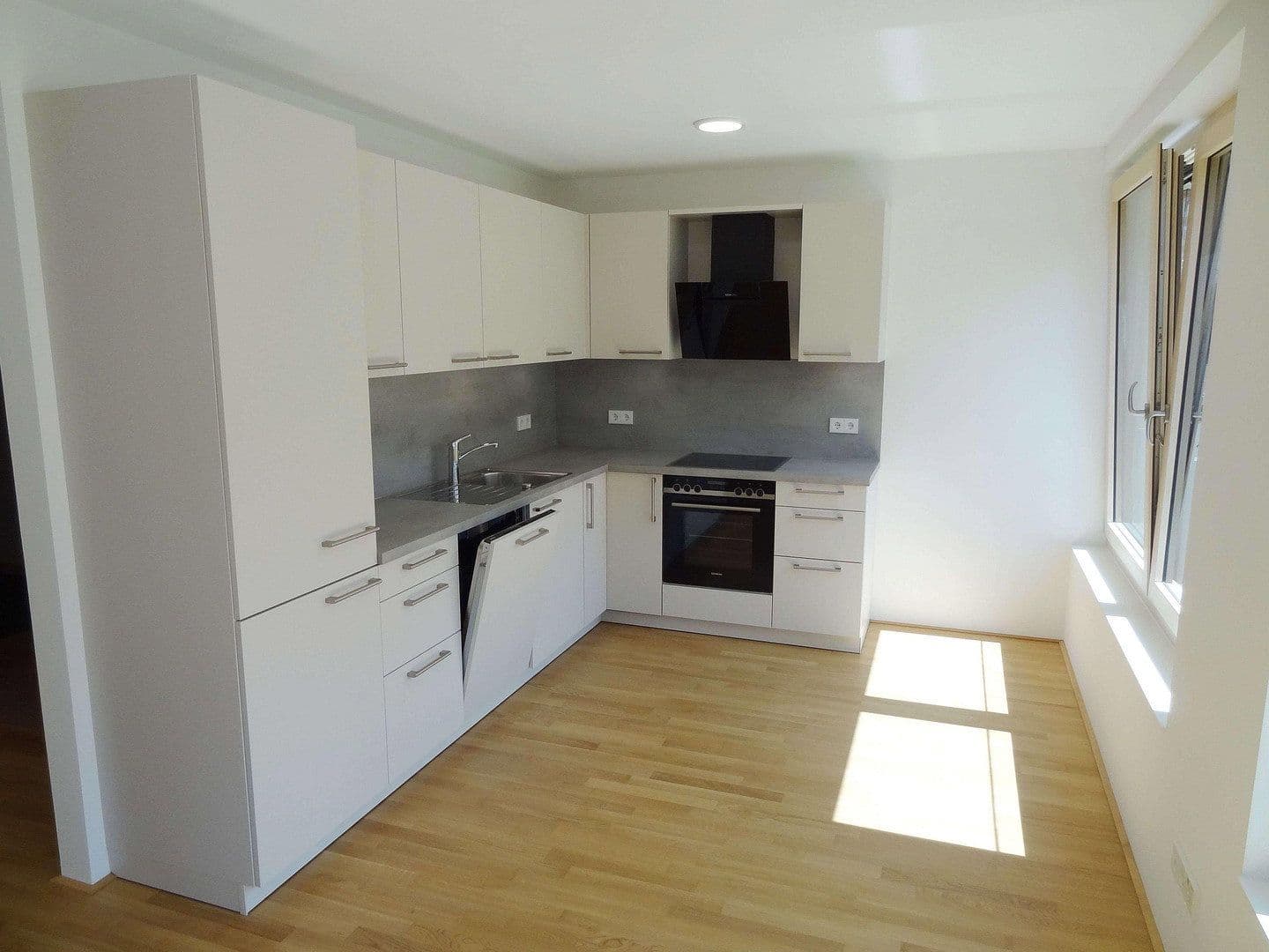 Prenájom bytu 2-izbový 64 m², Ulm, Bádensko-Wurttembersko Prenájom bytu 2-izbový 64 m², Ulm, Bádensko-Wurttembersko