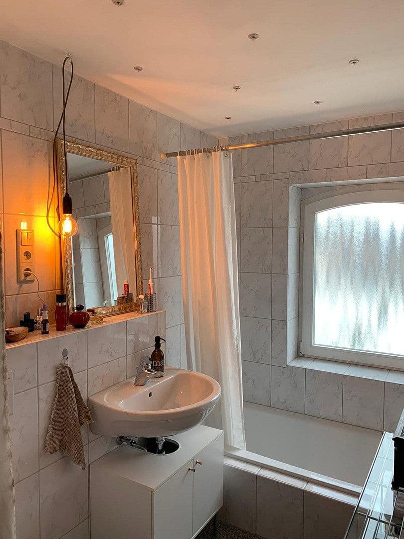 Prenájom bytu 2-izbový 55 m², Kaiserstr 138, Brühl, Severné Porýnie - Westfálsko Prenájom bytu 2-izbový 55 m², Kaiserstr 138, Brühl, Severné Porýnie - Westfálsko