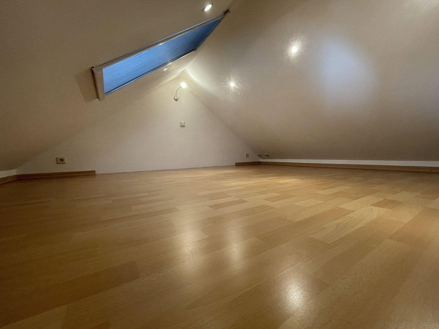 Prenájom bytu 2-izbový 55 m², Kaiserstr 138, Brühl, Severné Porýnie - Westfálsko Prenájom bytu 2-izbový 55 m², Kaiserstr 138, Brühl, Severné Porýnie - Westfálsko