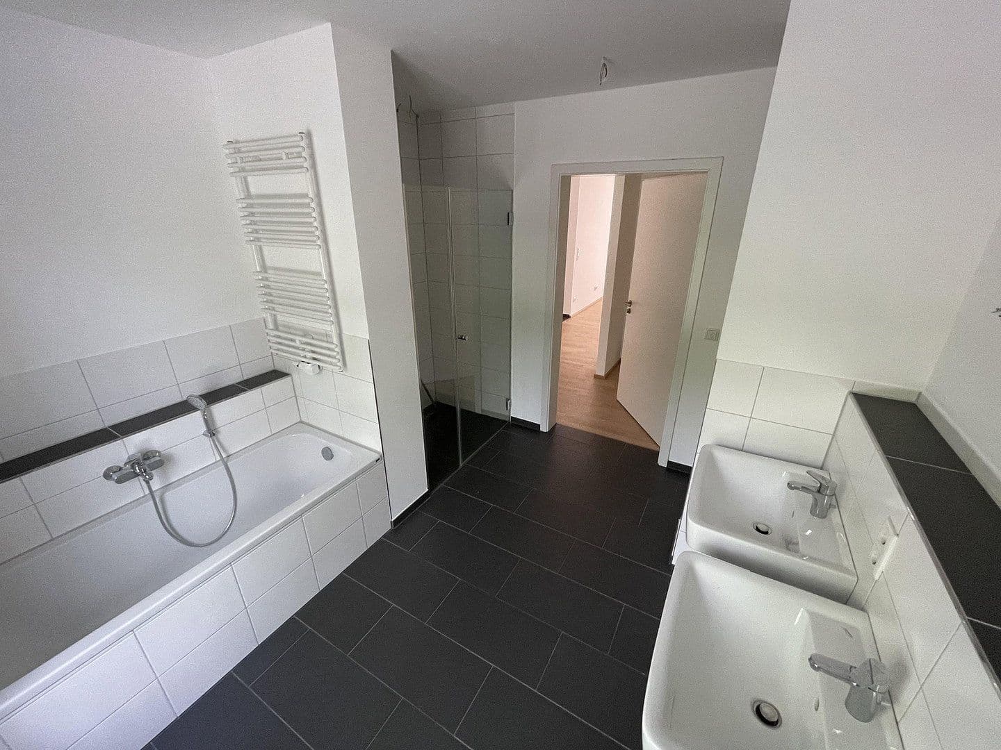 Prenájom bytu 3-izbový 134 m², Braunschweig, Dolné Sasko Prenájom bytu 3-izbový 134 m², Braunschweig, Dolné Sasko