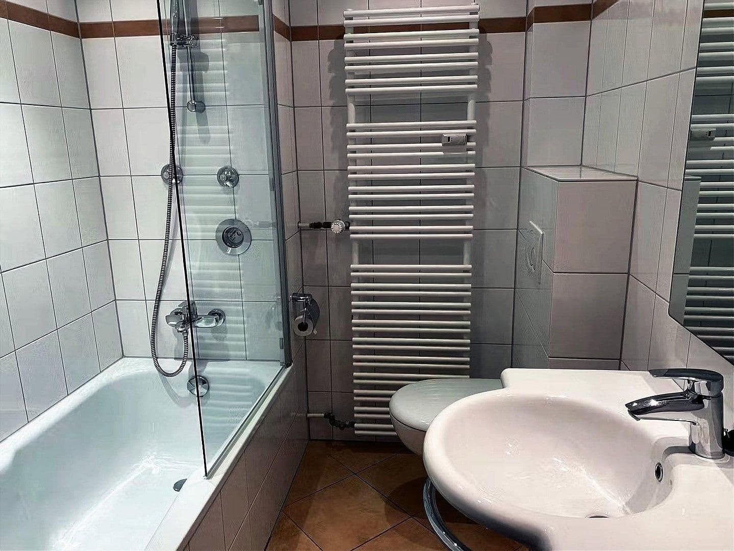 Prenájom bytu 2-izbový 65 m², Köln, Severné Porýnie - Westfálsko Prenájom bytu 2-izbový 65 m², Köln, Severné Porýnie - Westfálsko