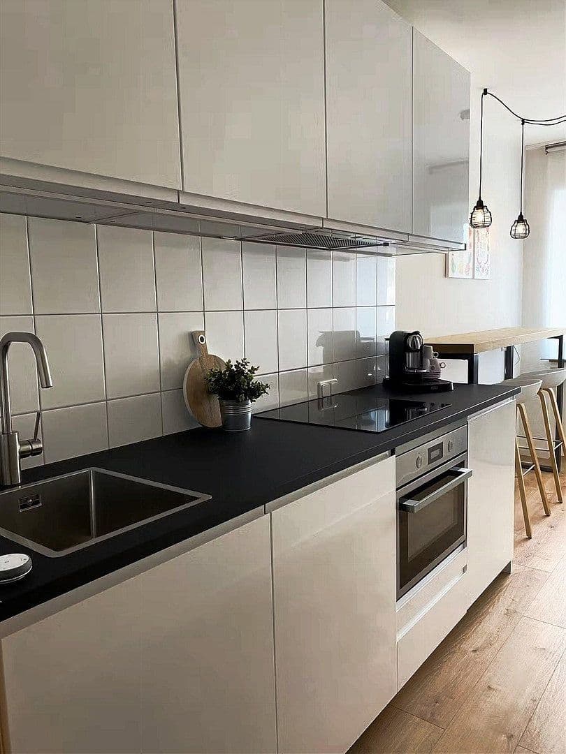 Prenájom bytu 2-izbový 65 m², Köln, Severné Porýnie - Westfálsko Prenájom bytu 2-izbový 65 m², Köln, Severné Porýnie - Westfálsko