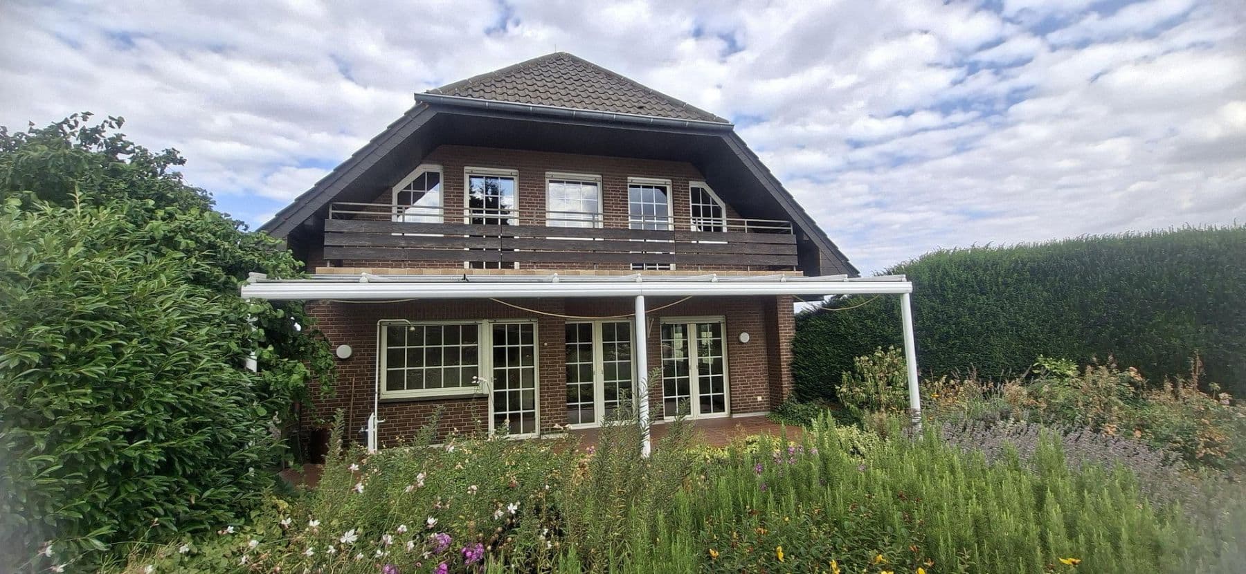 Predaj domu 273 m², pozemok 3.958 m², Grevenbroich, Severné Porýnie - Westfálsko Predaj domu 273 m², pozemok 3.958 m², Grevenbroich, Severné Porýnie - Westfálsko