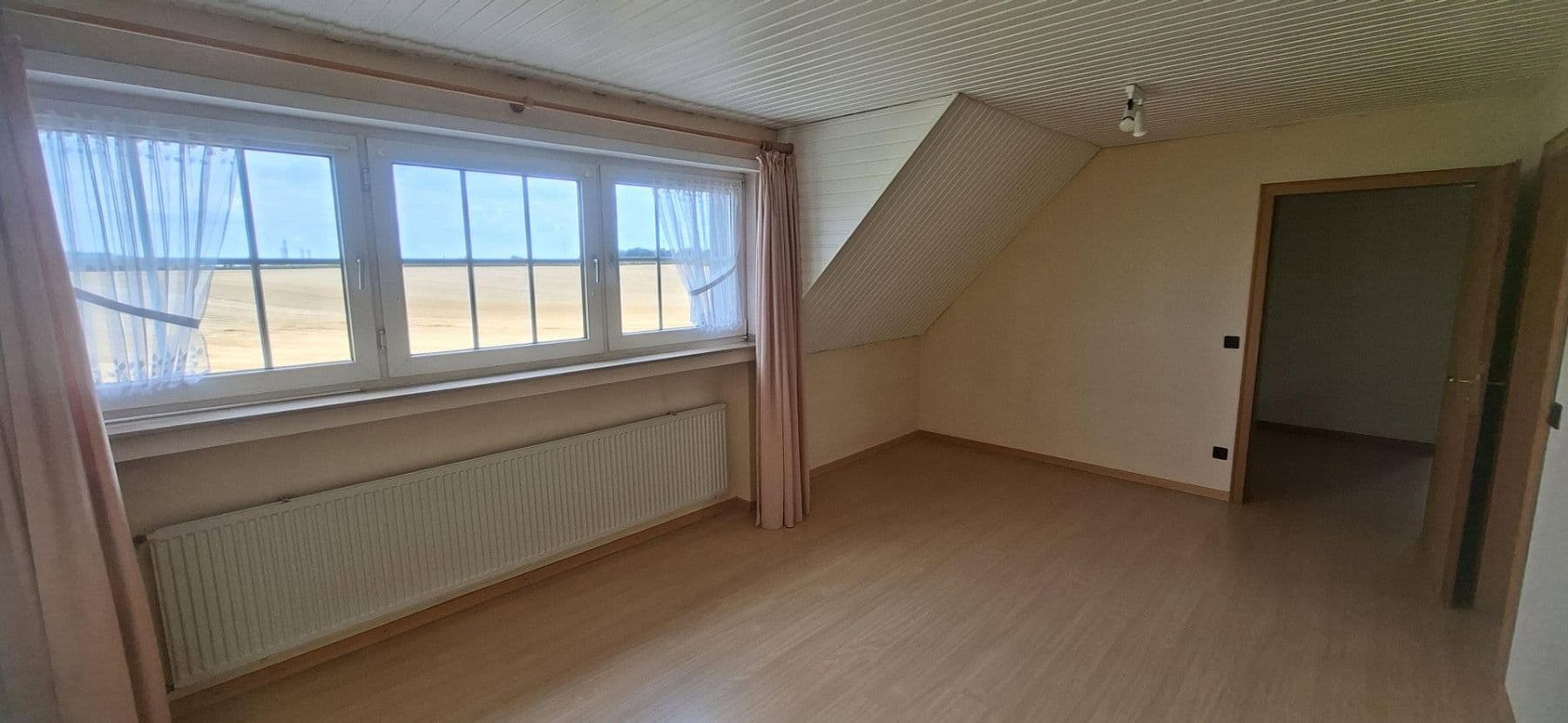 Predaj domu 273 m², pozemok 3.958 m², Grevenbroich, Severné Porýnie - Westfálsko Predaj domu 273 m², pozemok 3.958 m², Grevenbroich, Severné Porýnie - Westfálsko