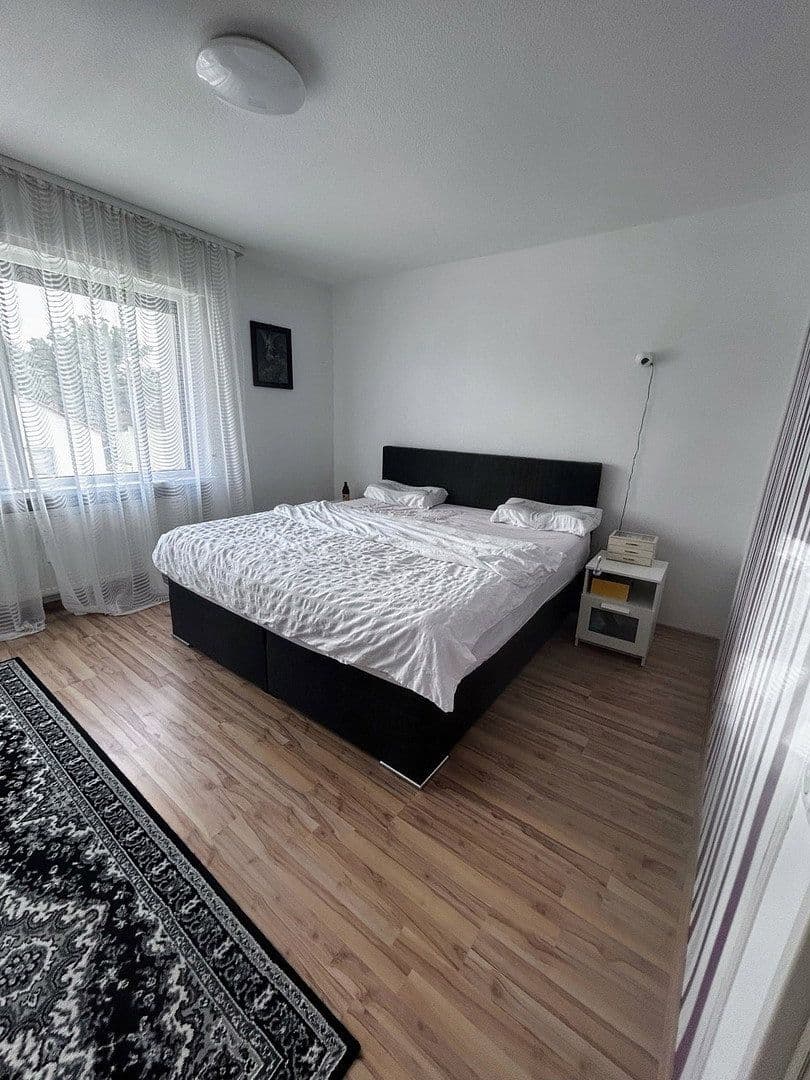 Prenájom bytu 3-izbový 80 m², Rodgau, Hesensko Prenájom bytu 3-izbový 80 m², Rodgau, Hesensko