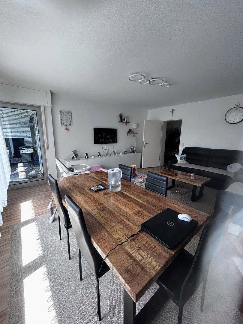 Prenájom bytu 3-izbový 80 m², Rodgau, Hesensko Prenájom bytu 3-izbový 80 m², Rodgau, Hesensko