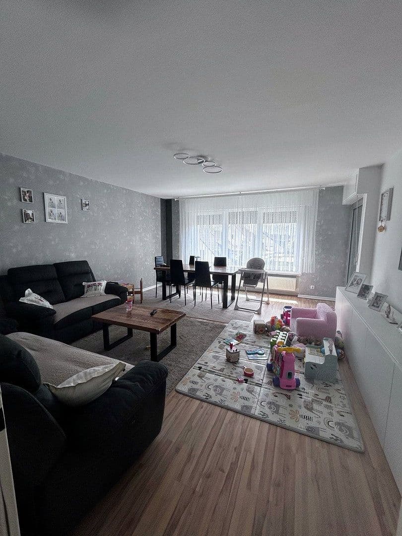 Prenájom bytu 3-izbový 80 m², Rodgau, Hesensko Prenájom bytu 3-izbový 80 m², Rodgau, Hesensko