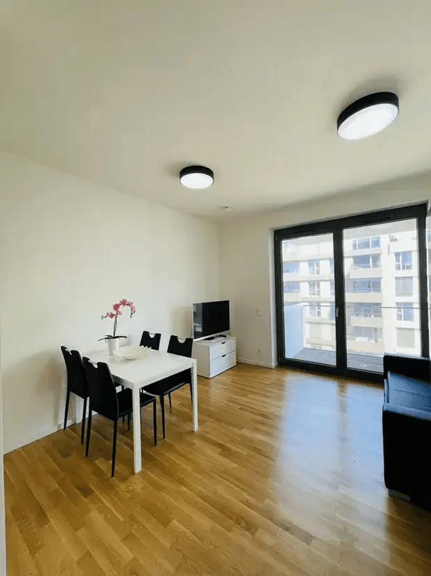 Prenájom bytu 2-izbový 55 m², Berlin, Berlín Prenájom bytu 2-izbový 55 m², Berlin, Berlín