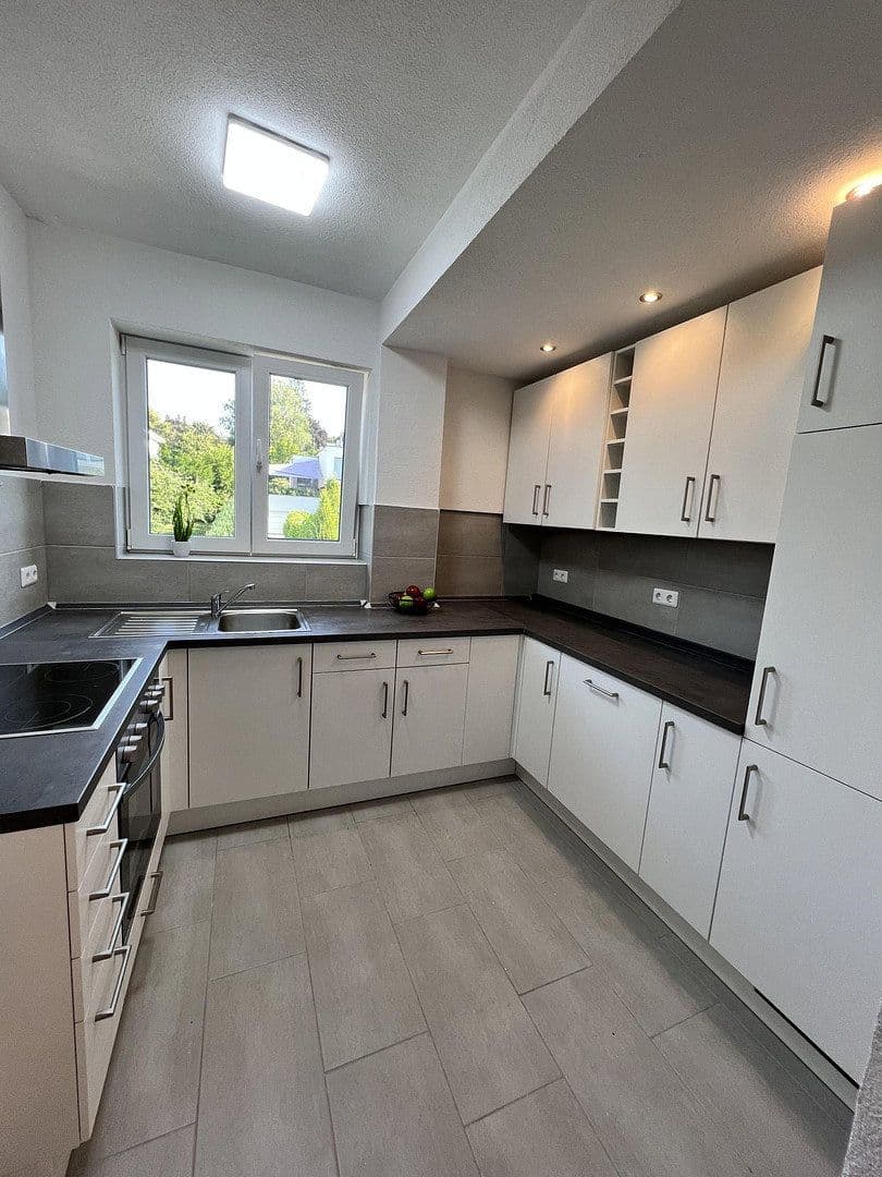 Prenájom bytu 4-izbový 100 m², Öchslinstraße 22, Göppingen, Bádensko-Wurttembersko Prenájom bytu 4-izbový 100 m², Öchslinstraße 22, Göppingen, Bádensko-Wurttembersko