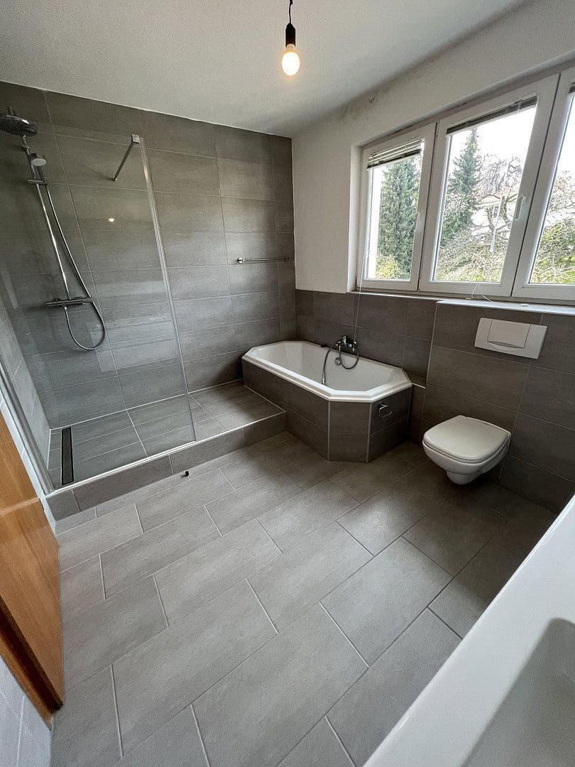 Prenájom bytu 4-izbový 100 m², Öchslinstraße 22, Göppingen, Bádensko-Wurttembersko Prenájom bytu 4-izbový 100 m², Öchslinstraße 22, Göppingen, Bádensko-Wurttembersko