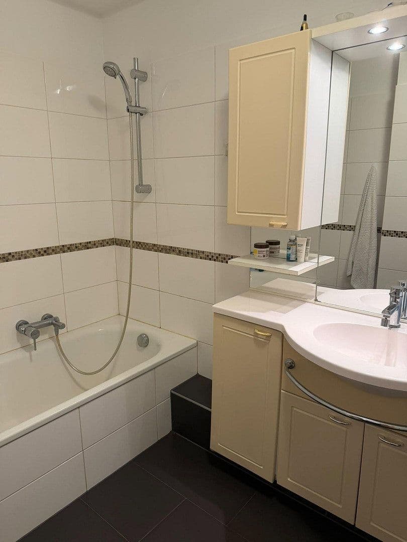 Prenájom bytu 2-izbový 60 m², Neichener Str. 20, Overath, Severné Porýnie - Westfálsko Prenájom bytu 2-izbový 60 m², Neichener Str. 20, Overath, Severné Porýnie - Westfálsko