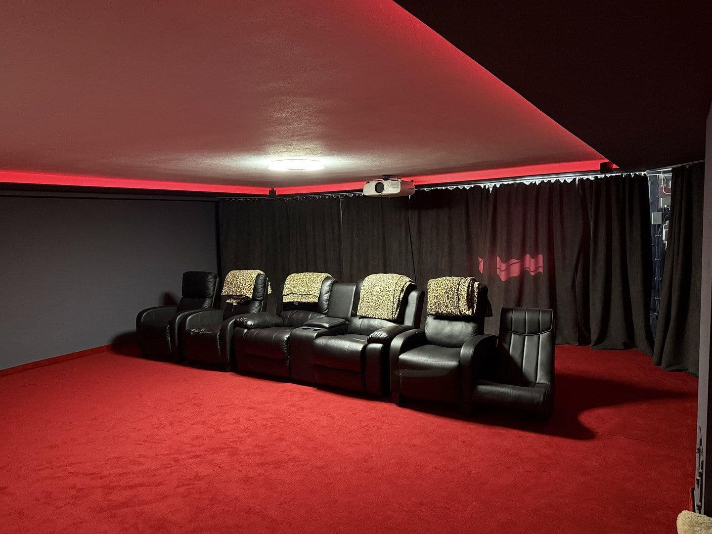 Predaj domu 319 m², pozemok 981 m², Ingolstadt, Bavorsko Predaj domu 319 m², pozemok 981 m², Ingolstadt, Bavorsko