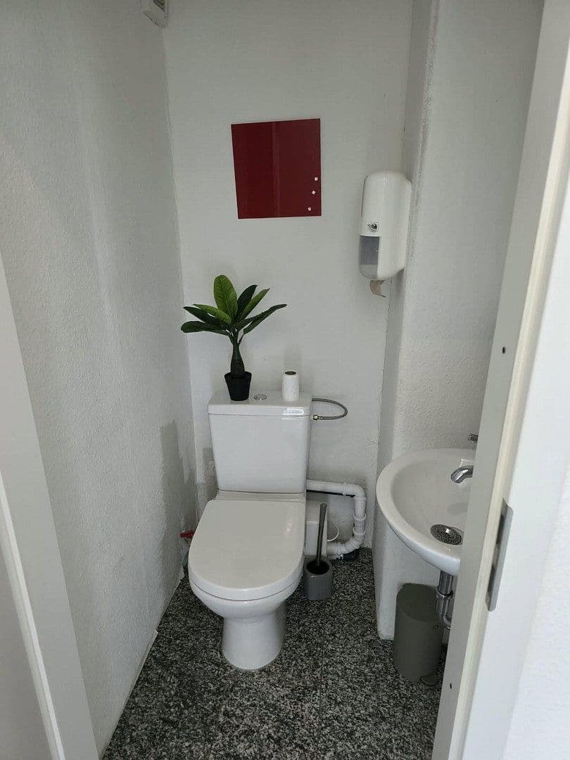 Prenájom kancelárie 105 m², Wachenheimerstr 95, Liederbach am Taunus, Hesensko Prenájom kancelárie 105 m², Wachenheimerstr 95, Liederbach am Taunus, Hesensko