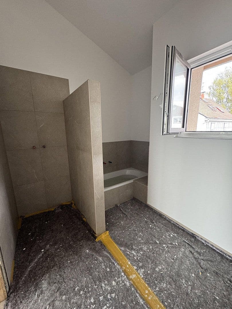Prenájom bytu 4-izbový 99 m², Flörsheim, Hesensko Prenájom bytu 4-izbový 99 m², Flörsheim, Hesensko