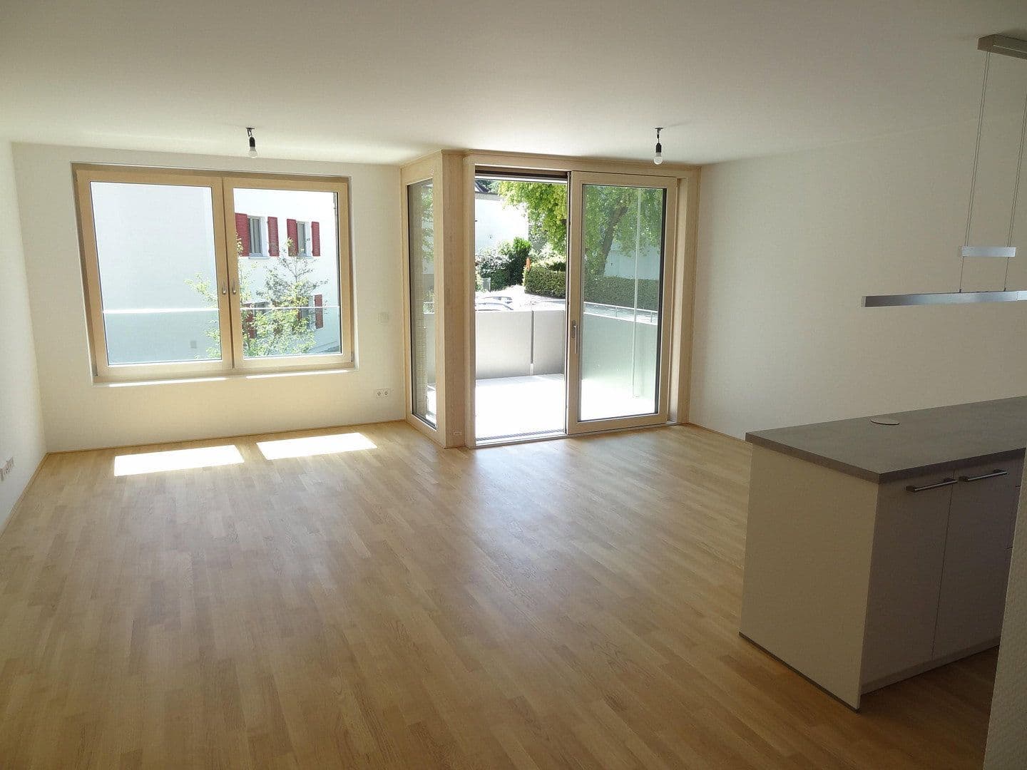 Prenájom bytu 4-izbový 96 m², Ulm, Bádensko-Wurttembersko Prenájom bytu 4-izbový 96 m², Ulm, Bádensko-Wurttembersko