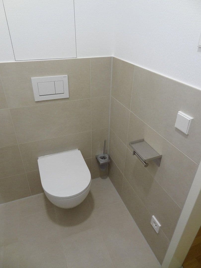 Prenájom bytu 4-izbový 96 m², Ulm, Bádensko-Wurttembersko Prenájom bytu 4-izbový 96 m², Ulm, Bádensko-Wurttembersko