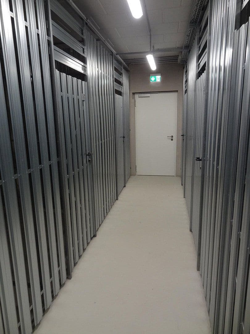 Prenájom bytu 4-izbový 96 m², Ulm, Bádensko-Wurttembersko Prenájom bytu 4-izbový 96 m², Ulm, Bádensko-Wurttembersko