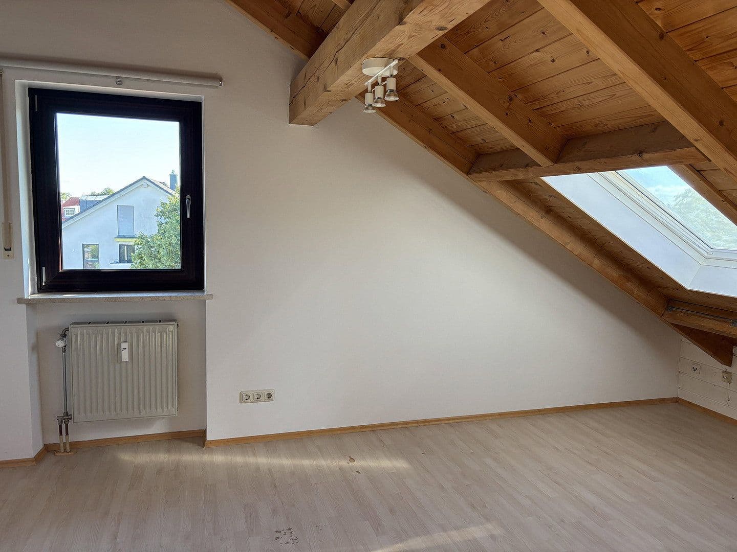 Prenájom domu 160 m², pozemok 400 m², Münchener Str.47, Sauerlach, Bavorsko Prenájom domu 160 m², pozemok 400 m², Münchener Str.47, Sauerlach, Bavorsko