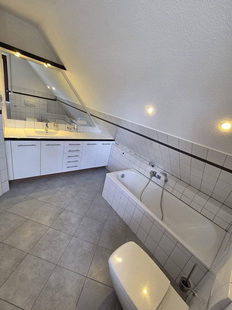 Prenájom bytu 3-izbový 115 m², Verdenerstr 17, Thedinghausen, Dolné Sasko Prenájom bytu 3-izbový 115 m², Verdenerstr 17, Thedinghausen, Dolné Sasko