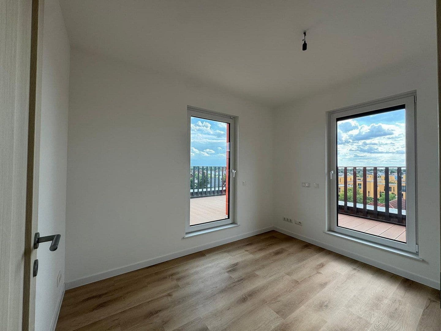 Prenájom bytu 3-izbový 89 m², Alt-Biesdorf 49A, Berlin, Berlín Prenájom bytu 3-izbový 89 m², Alt-Biesdorf 49A, Berlin, Berlín