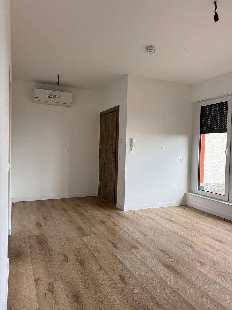 Prenájom bytu 3-izbový 89 m², Alt-Biesdorf 49A, Berlin, Berlín Prenájom bytu 3-izbový 89 m², Alt-Biesdorf 49A, Berlin, Berlín