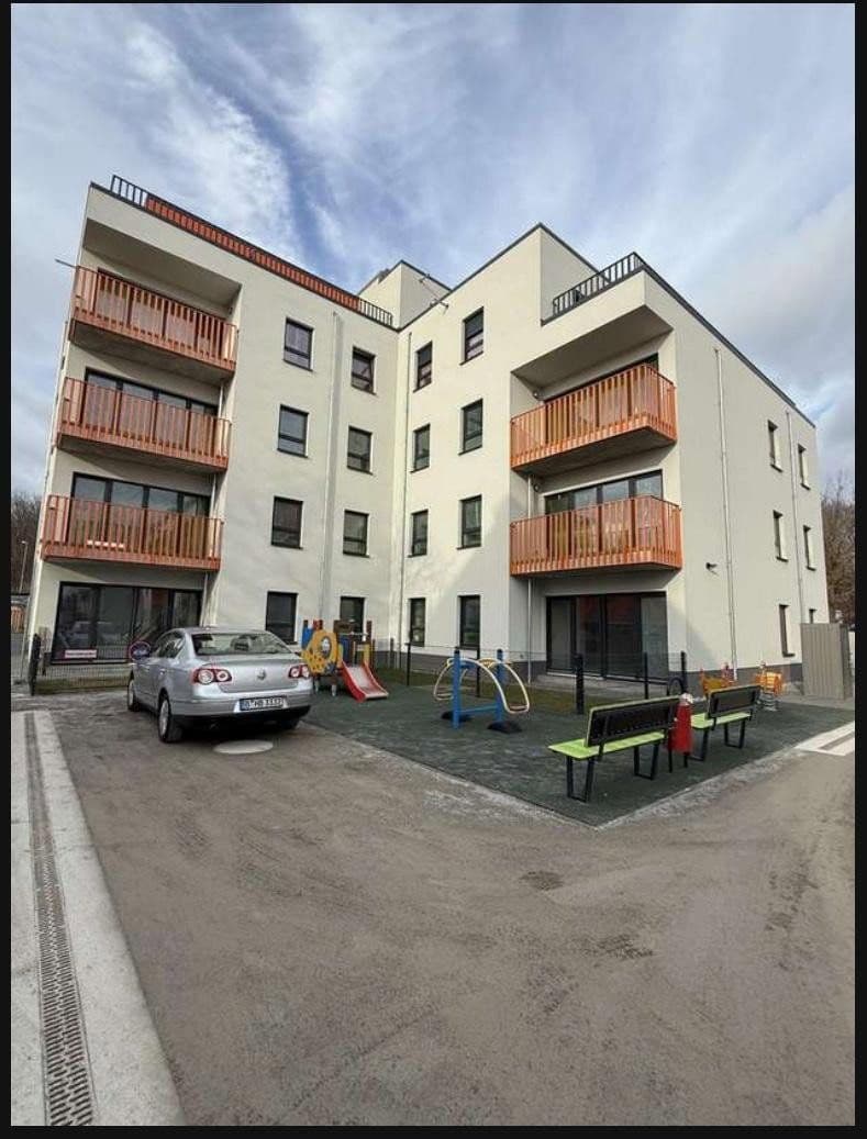 Prenájom bytu 3-izbový 89 m², Alt-Biesdorf 49A, Berlin, Berlín Prenájom bytu 3-izbový 89 m², Alt-Biesdorf 49A, Berlin, Berlín