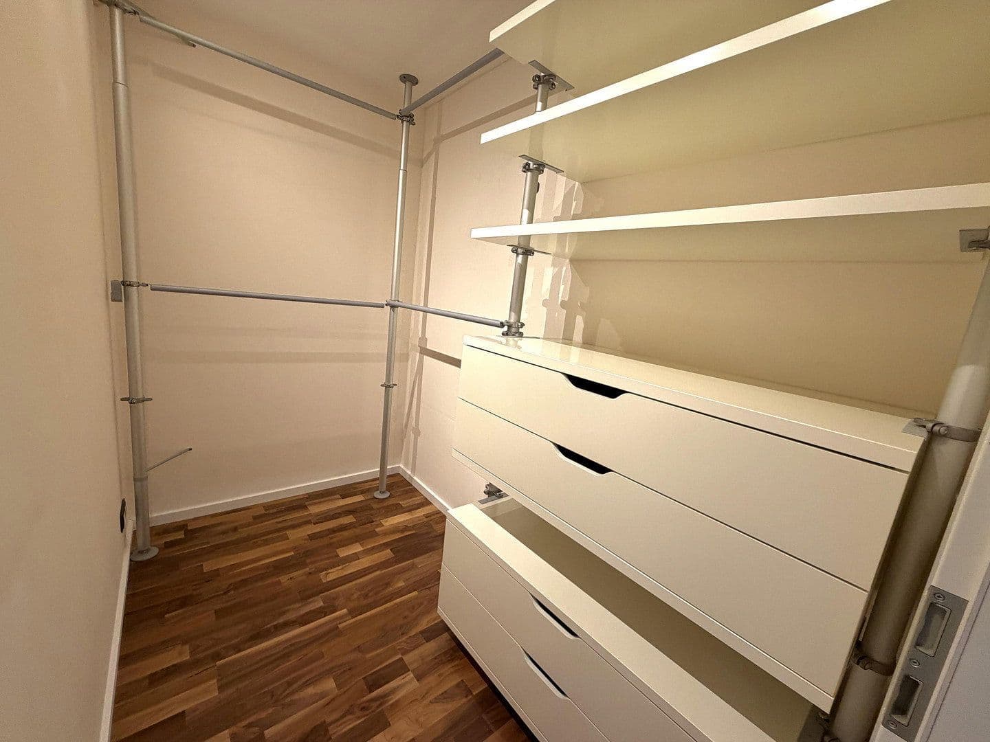 Predaj bytu 4-izbový 108 m², Köln, Severné Porýnie - Westfálsko Predaj bytu 4-izbový 108 m², Köln, Severné Porýnie - Westfálsko
