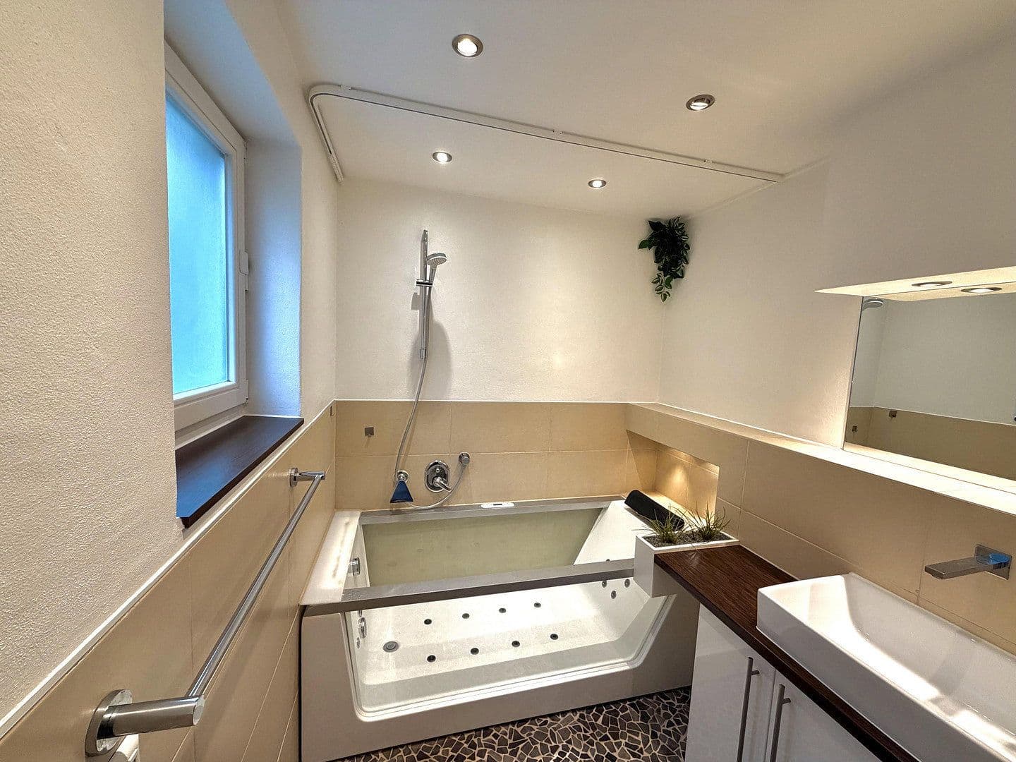 Predaj bytu 4-izbový 108 m², Köln, Severné Porýnie - Westfálsko Predaj bytu 4-izbový 108 m², Köln, Severné Porýnie - Westfálsko