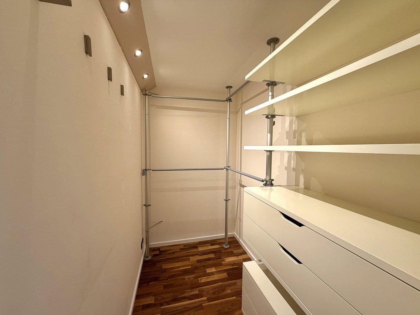 Predaj bytu 4-izbový 108 m², Köln, Severné Porýnie - Westfálsko Predaj bytu 4-izbový 108 m², Köln, Severné Porýnie - Westfálsko