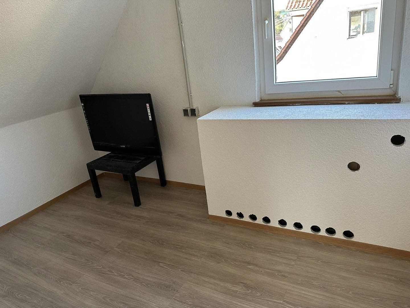 Prenájom bytu 4-izbový 80 m², Oppenweiler, Bádensko-Wurttembersko Prenájom bytu 4-izbový 80 m², Oppenweiler, Bádensko-Wurttembersko