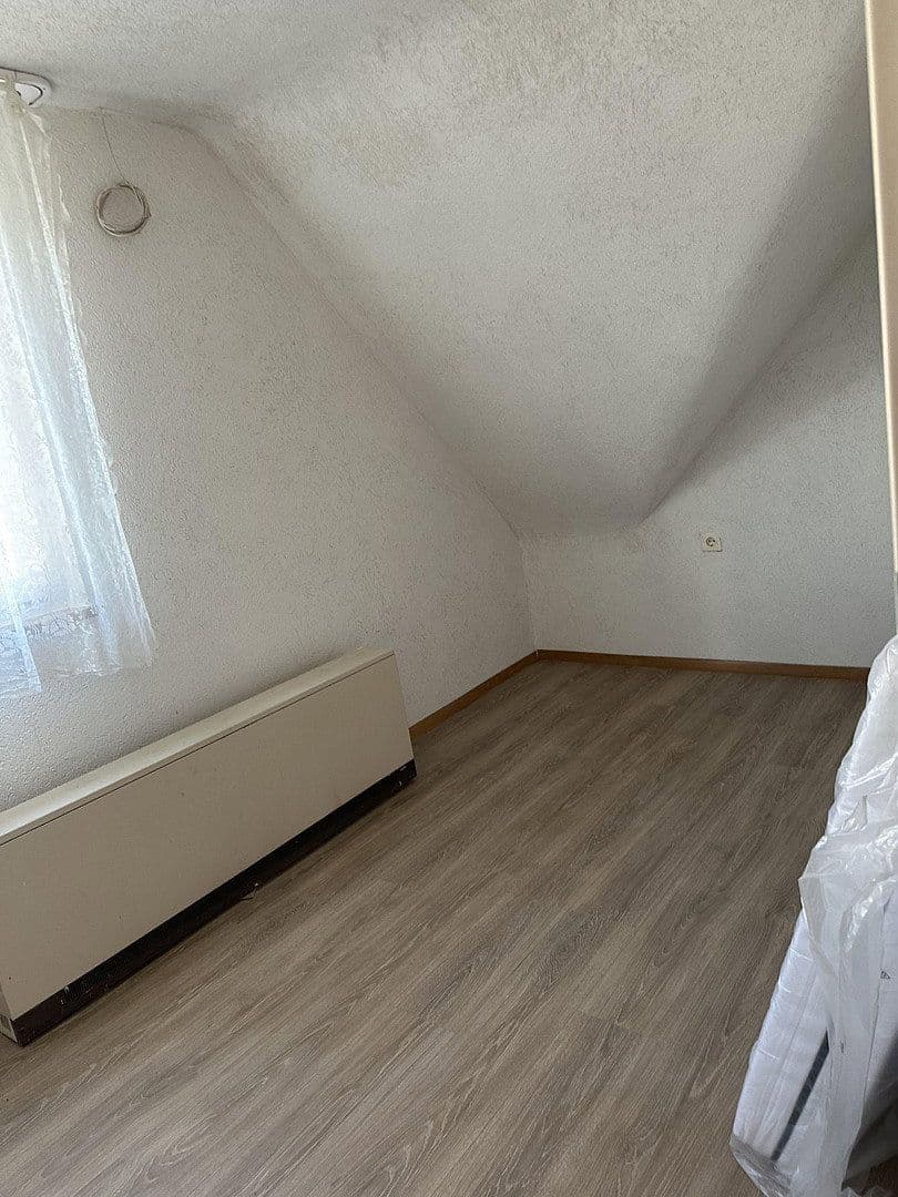 Prenájom bytu 4-izbový 80 m², Oppenweiler, Bádensko-Wurttembersko Prenájom bytu 4-izbový 80 m², Oppenweiler, Bádensko-Wurttembersko