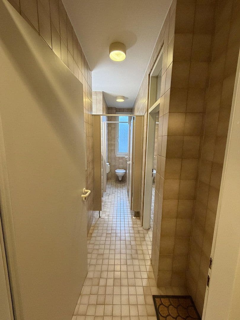 Prenájom kancelárie 165 m², Hauptstraße 55, Baltmannsweiler, Bádensko-Wurttembersko Prenájom kancelárie 165 m², Hauptstraße 55, Baltmannsweiler, Bádensko-Wurttembersko