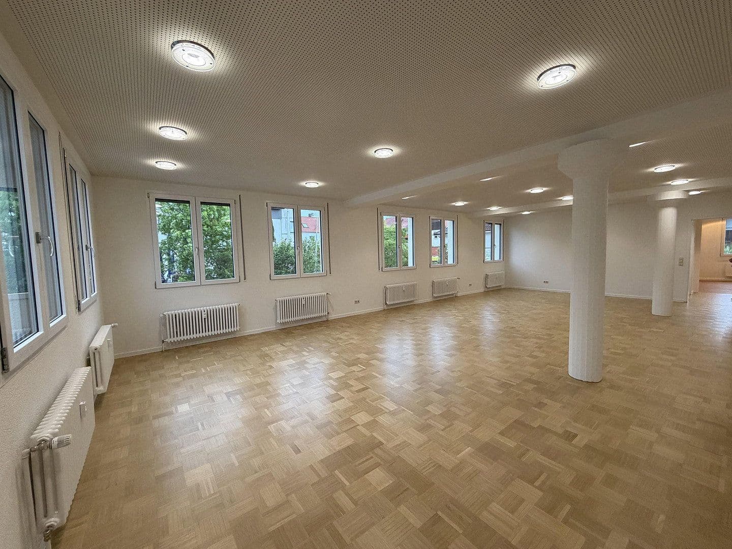 Prenájom kancelárie 165 m², Hauptstraße 55, Baltmannsweiler, Bádensko-Wurttembersko Prenájom kancelárie 165 m², Hauptstraße 55, Baltmannsweiler, Bádensko-Wurttembersko