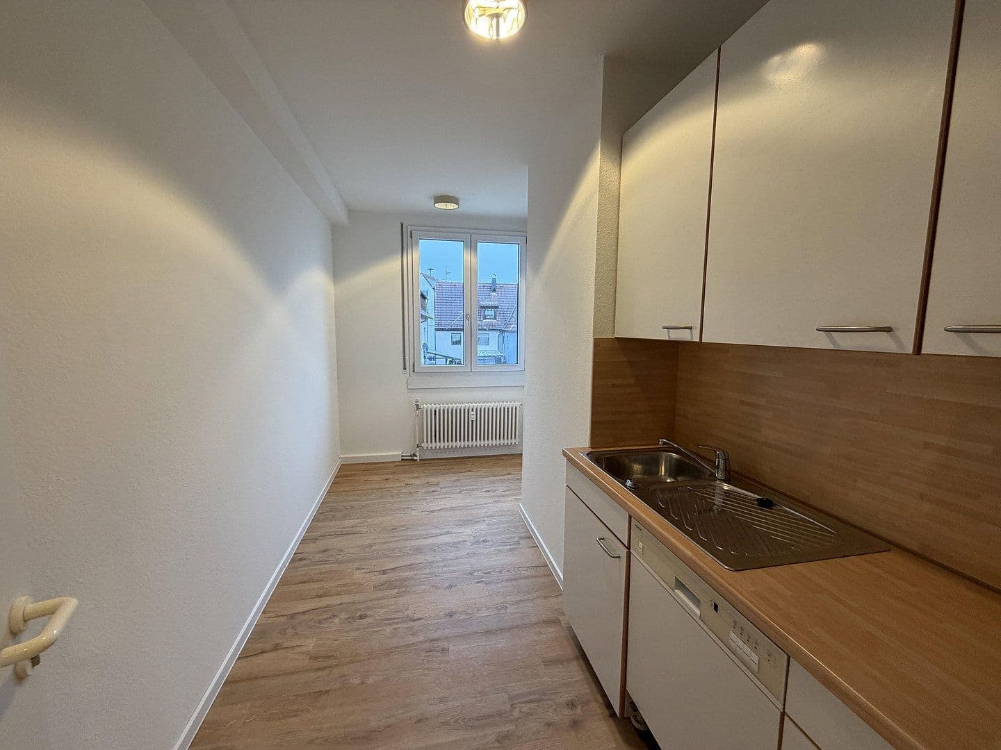 Prenájom kancelárie 165 m², Hauptstraße 55, Baltmannsweiler, Bádensko-Wurttembersko Prenájom kancelárie 165 m², Hauptstraße 55, Baltmannsweiler, Bádensko-Wurttembersko