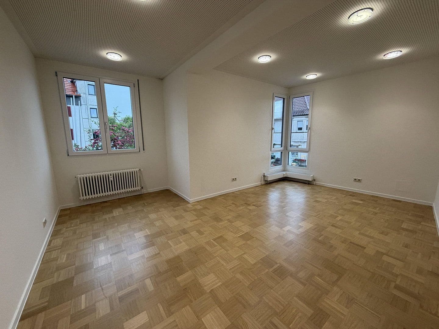 Prenájom kancelárie 165 m², Hauptstraße 55, Baltmannsweiler, Bádensko-Wurttembersko Prenájom kancelárie 165 m², Hauptstraße 55, Baltmannsweiler, Bádensko-Wurttembersko