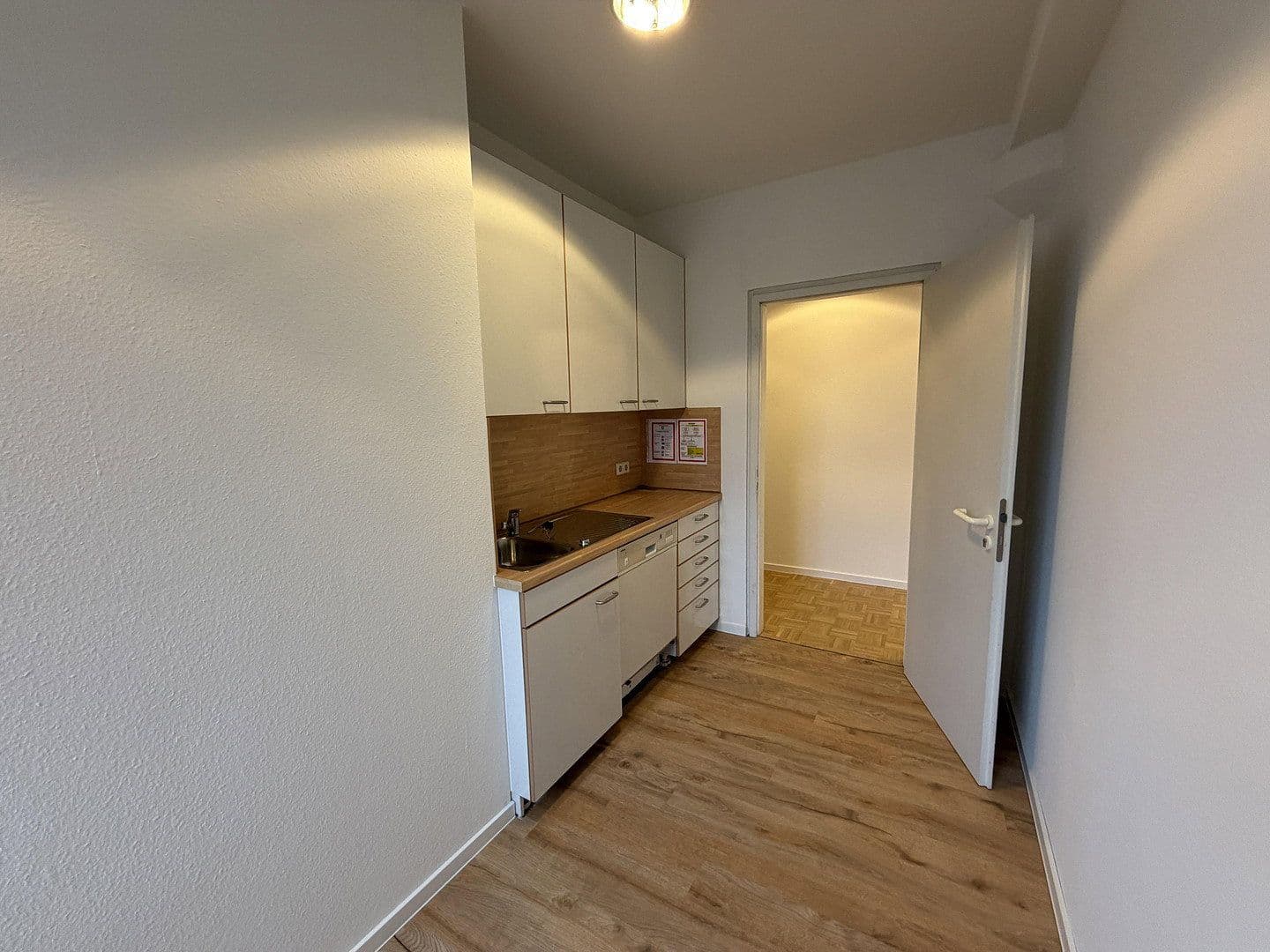 Prenájom kancelárie 165 m², Hauptstraße 55, Baltmannsweiler, Bádensko-Wurttembersko Prenájom kancelárie 165 m², Hauptstraße 55, Baltmannsweiler, Bádensko-Wurttembersko