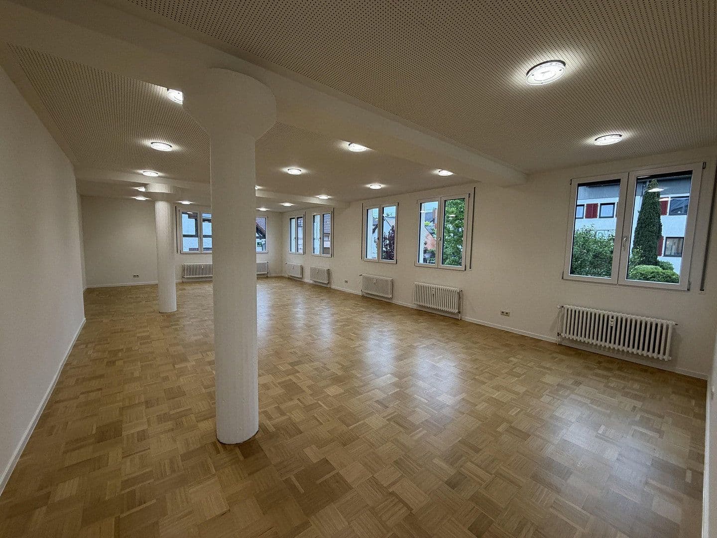 Prenájom kancelárie 165 m², Hauptstraße 55, Baltmannsweiler, Bádensko-Wurttembersko Prenájom kancelárie 165 m², Hauptstraße 55, Baltmannsweiler, Bádensko-Wurttembersko