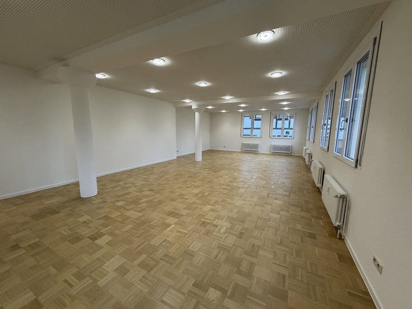 Prenájom kancelárie 165 m², Hauptstraße 55, Baltmannsweiler, Bádensko-Wurttembersko Prenájom kancelárie 165 m², Hauptstraße 55, Baltmannsweiler, Bádensko-Wurttembersko