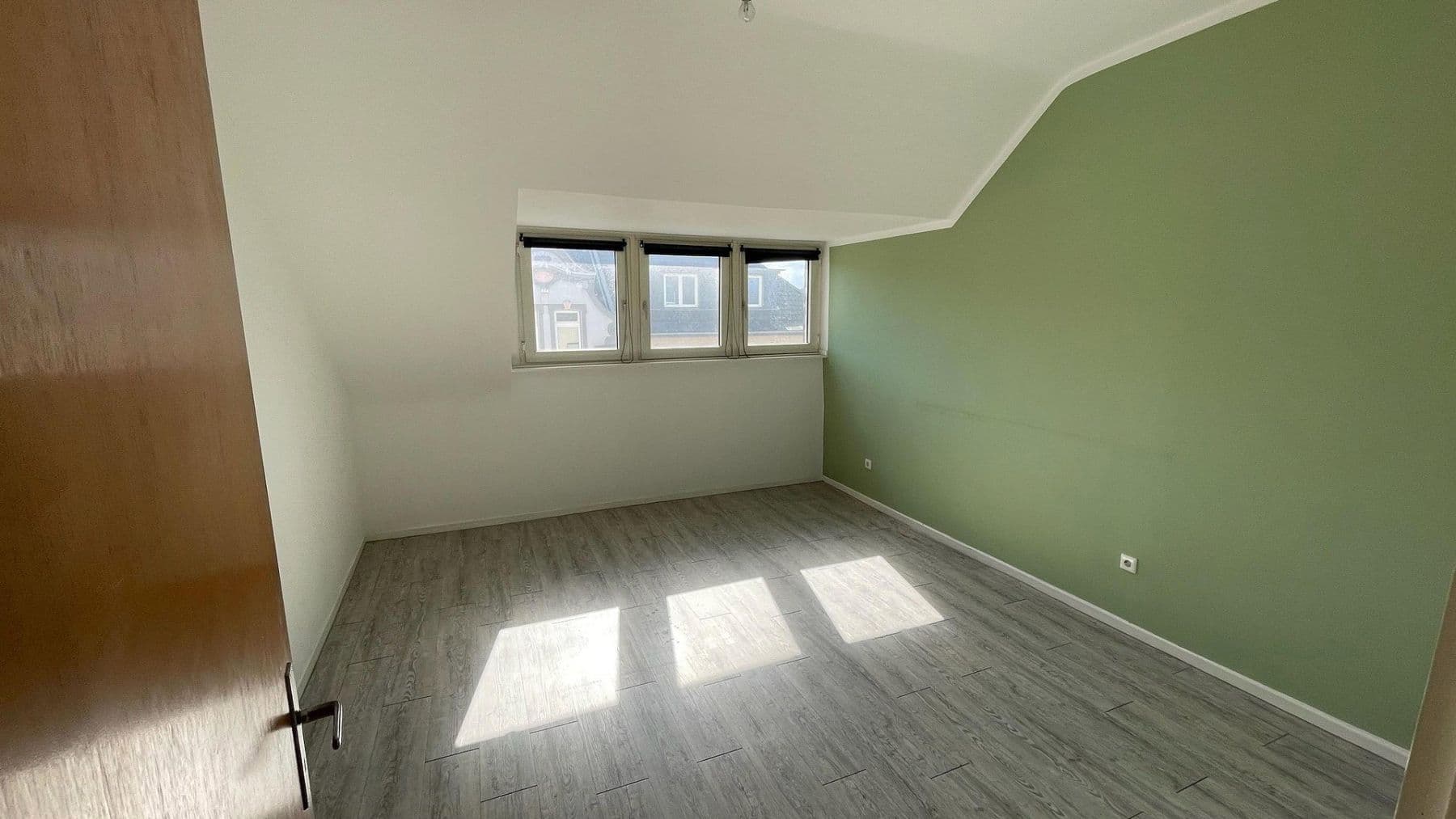 Predaj domu 492 m², pozemok 381 m², Further Straße 86, Neuss, Severné Porýnie - Westfálsko Predaj domu 492 m², pozemok 381 m², Further Straße 86, Neuss, Severné Porýnie - Westfálsko