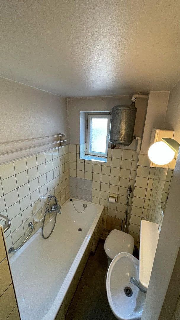 Predaj domu 492 m², pozemok 381 m², Further Straße 86, Neuss, Severné Porýnie - Westfálsko Predaj domu 492 m², pozemok 381 m², Further Straße 86, Neuss, Severné Porýnie - Westfálsko